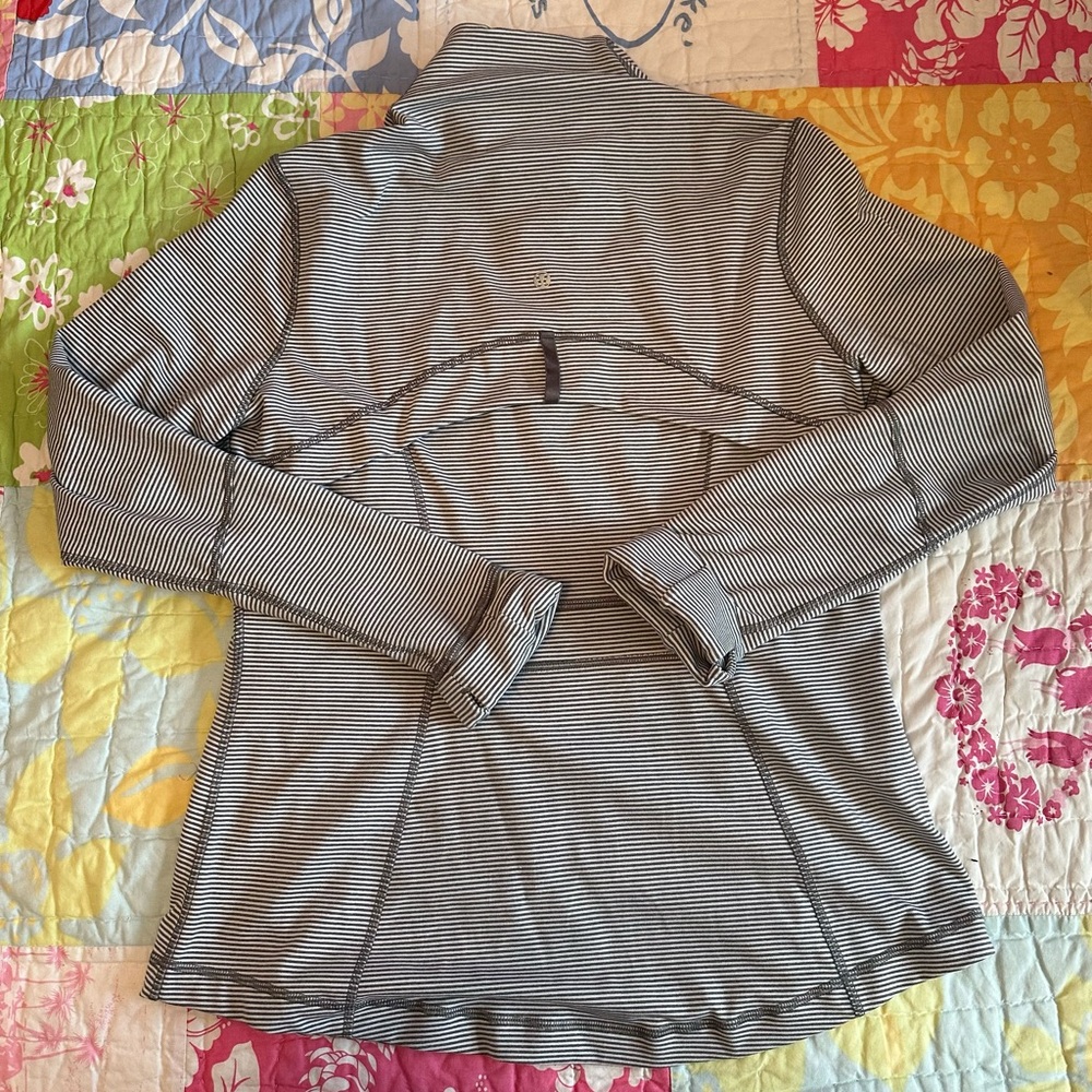 Lulelemon Sweater - Picture 2 of 3
